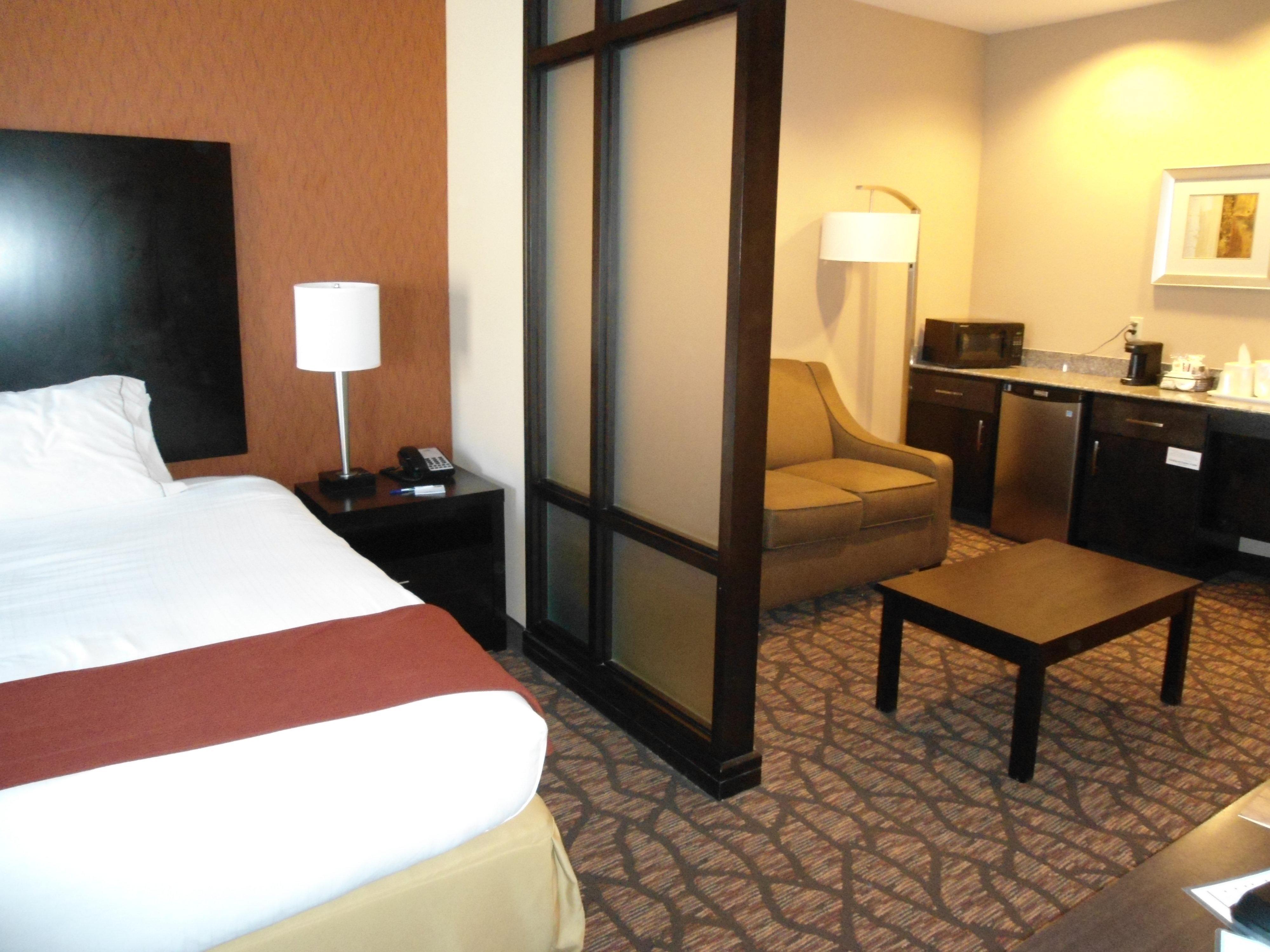 Holiday Inn Express And Suites Alpine By Ihg Exterior photo