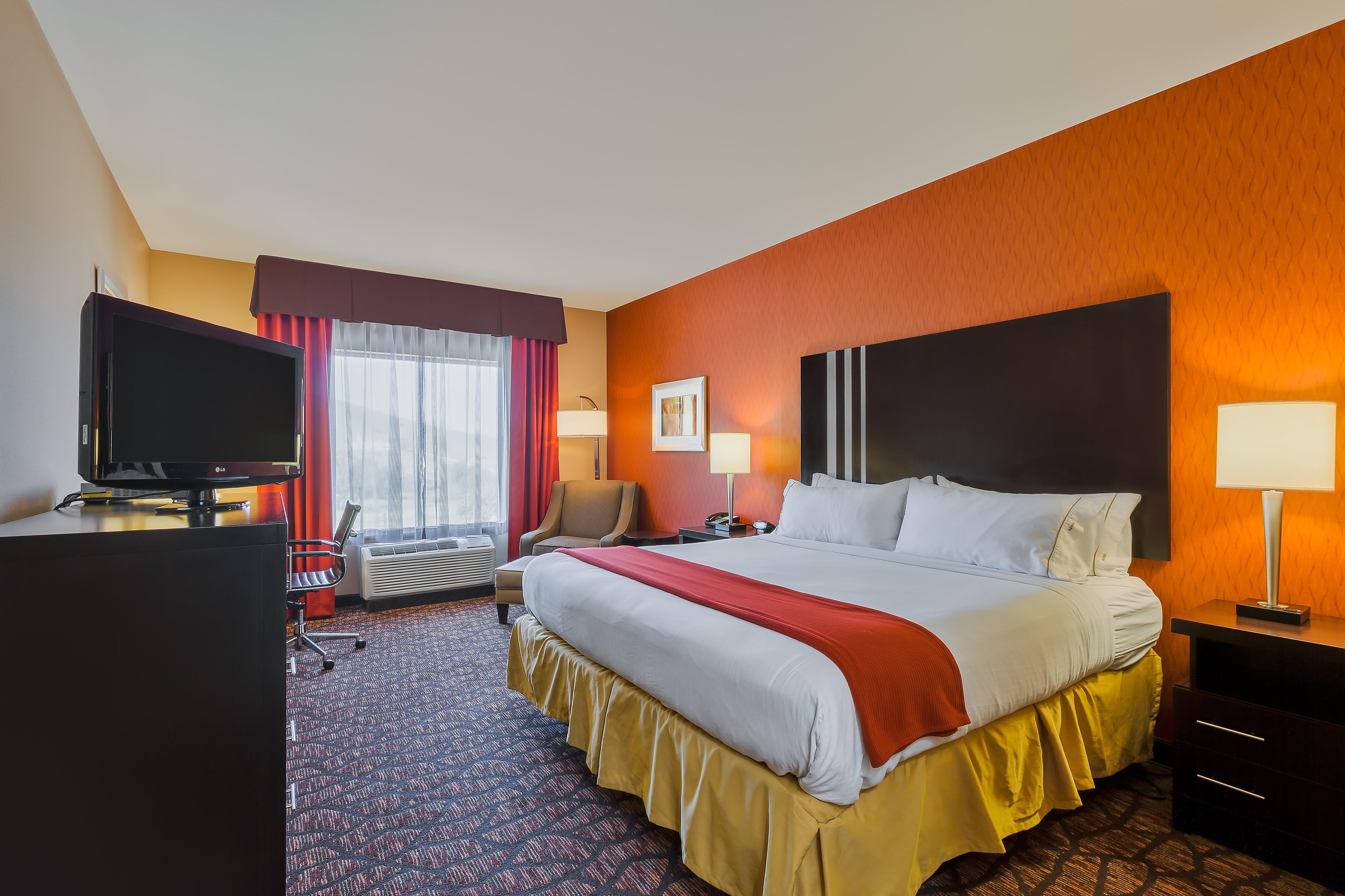 Holiday Inn Express And Suites Alpine By Ihg Exterior photo