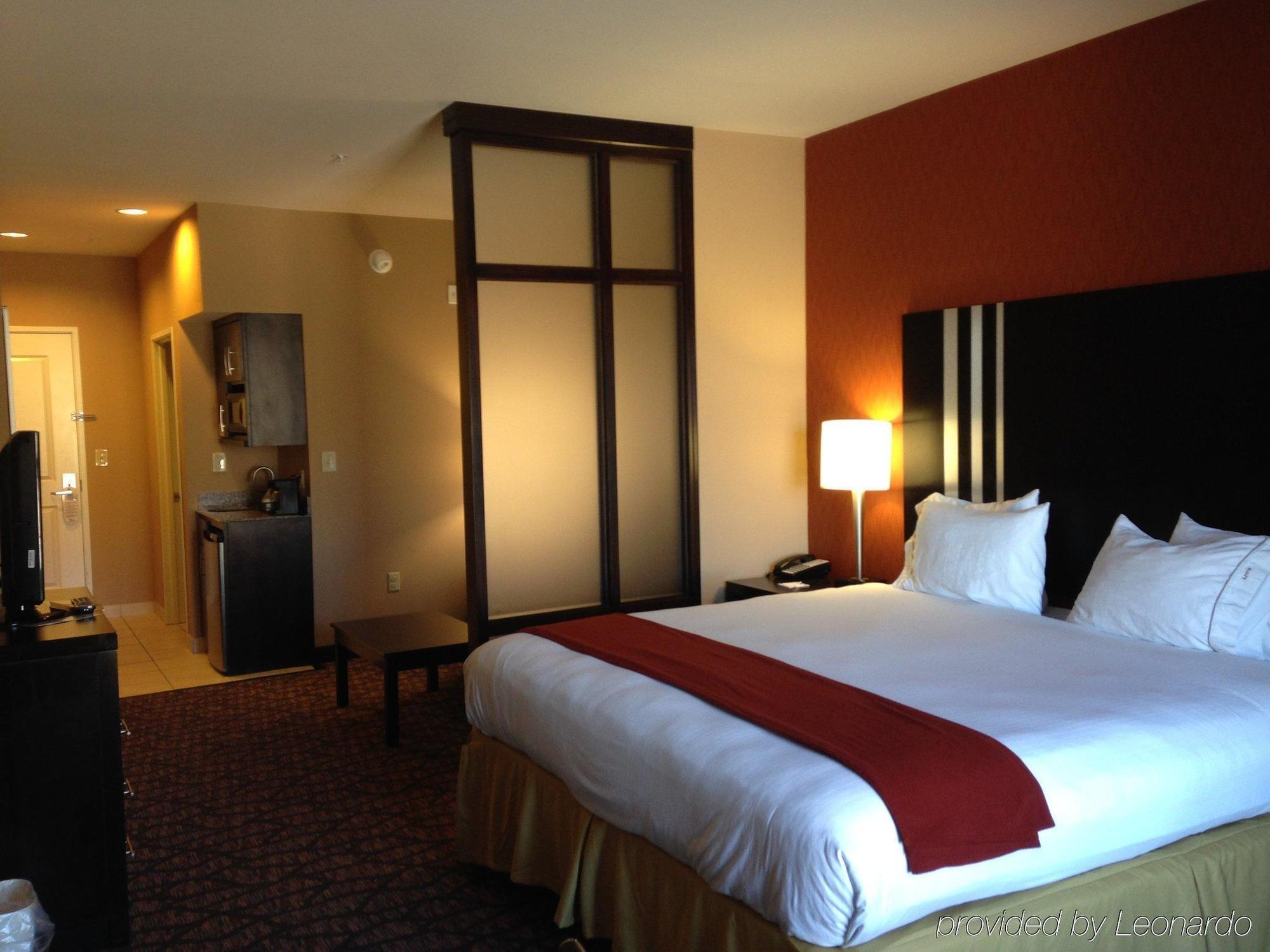 Holiday Inn Express And Suites Alpine By Ihg Exterior photo
